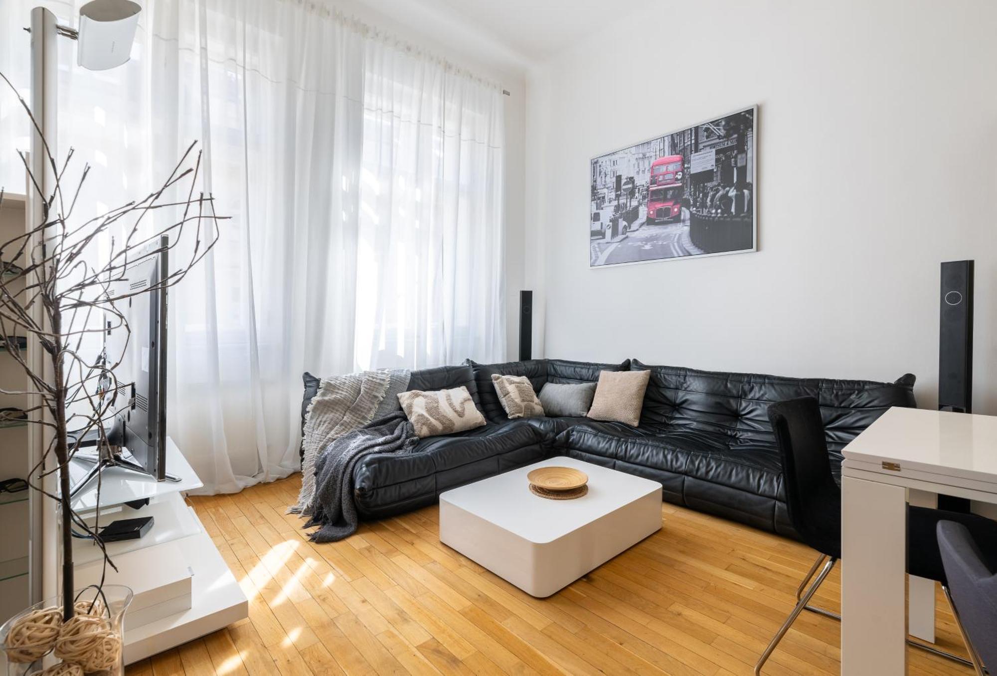 Spacious 3Br Apartment In Lesser Town By Easybnb Premium — Photos 3